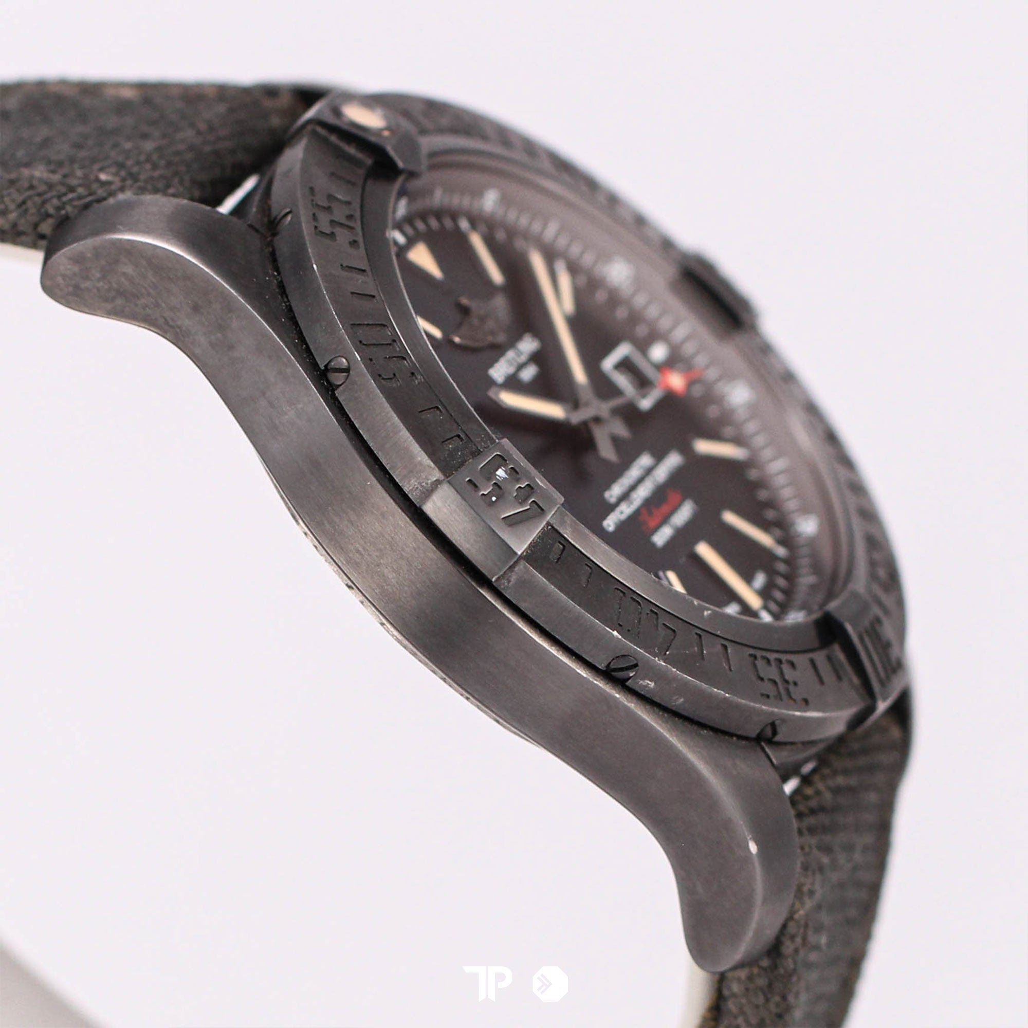 Avenger Blackbird Titanium 48mm