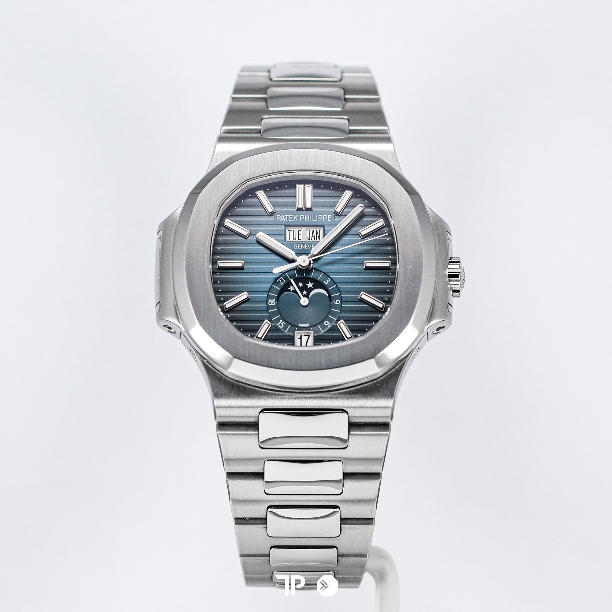 Nautilus 5726/1A Annual Calendar Moonphase Blue Dial 40mm (2022)