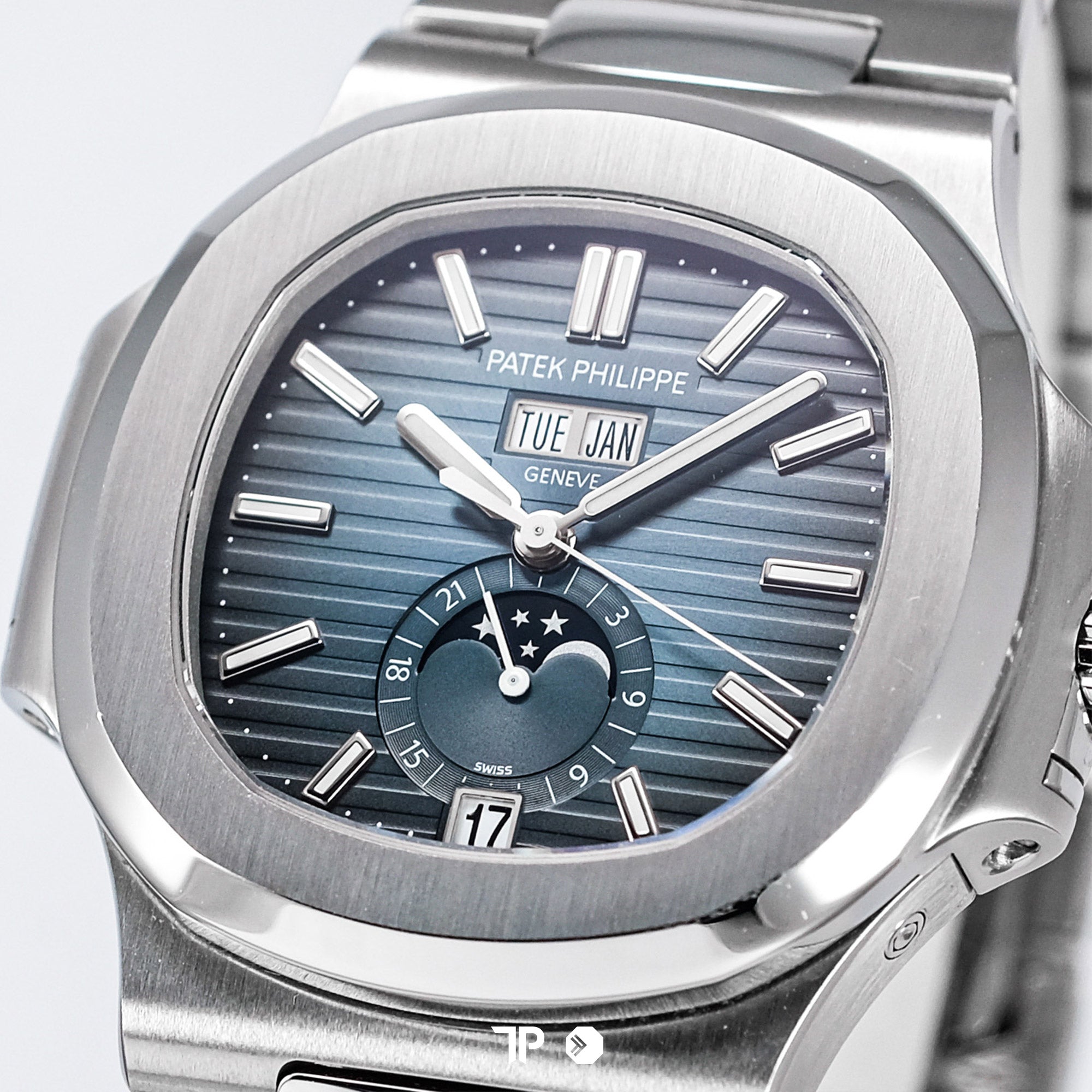 Nautilus 5726/1A Annual Calendar Moonphase Blue Dial 40mm (2022)