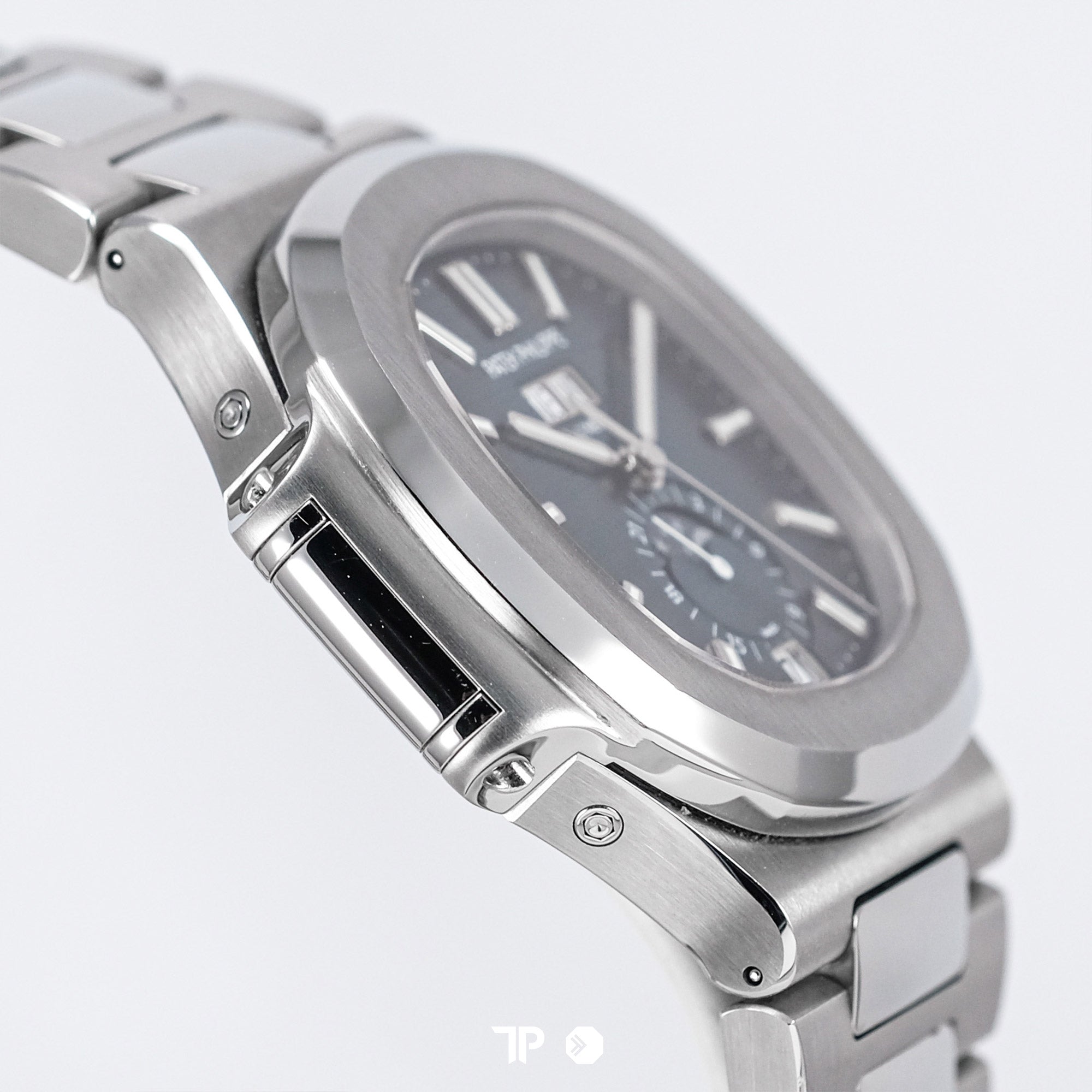 Nautilus 5726/1A Annual Calendar Moonphase Blue Dial 40mm (2022)