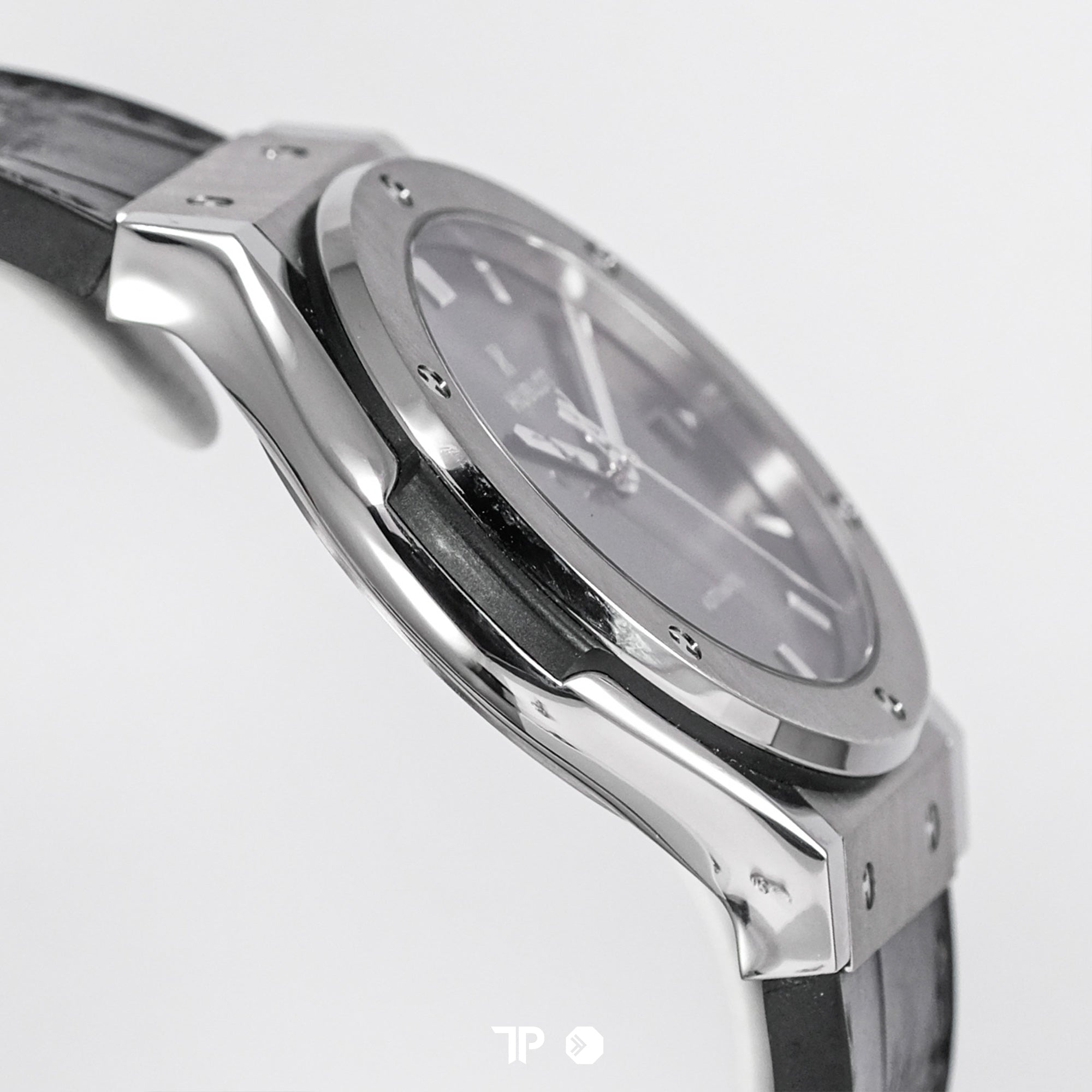 Classic Fusion Grey Titanium 42mm (2024)