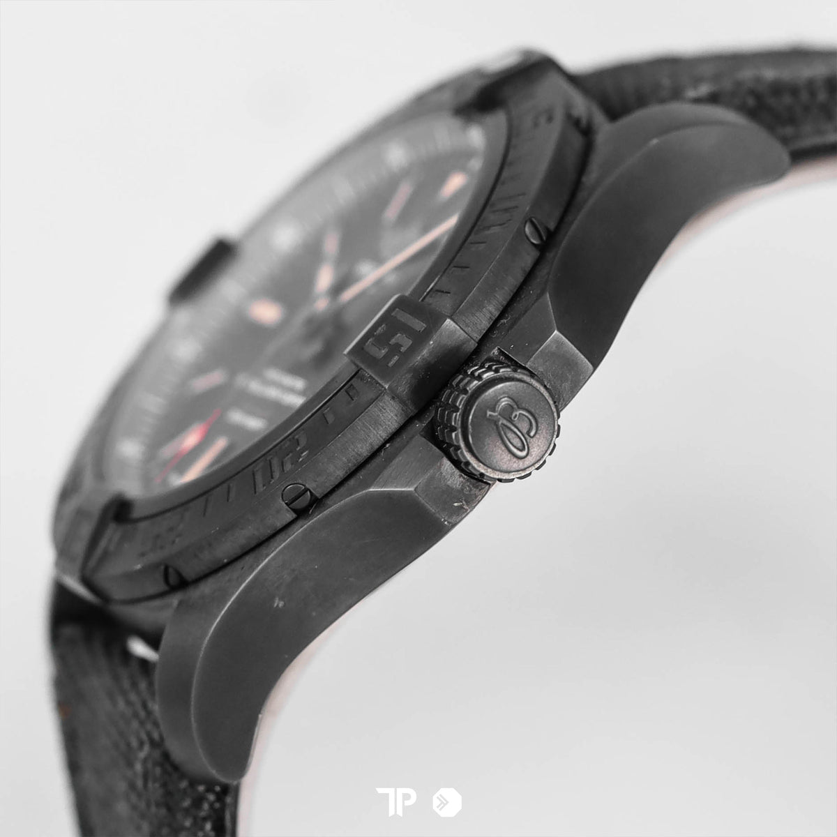 Avenger Blackbird Titanium 44mm (2016)