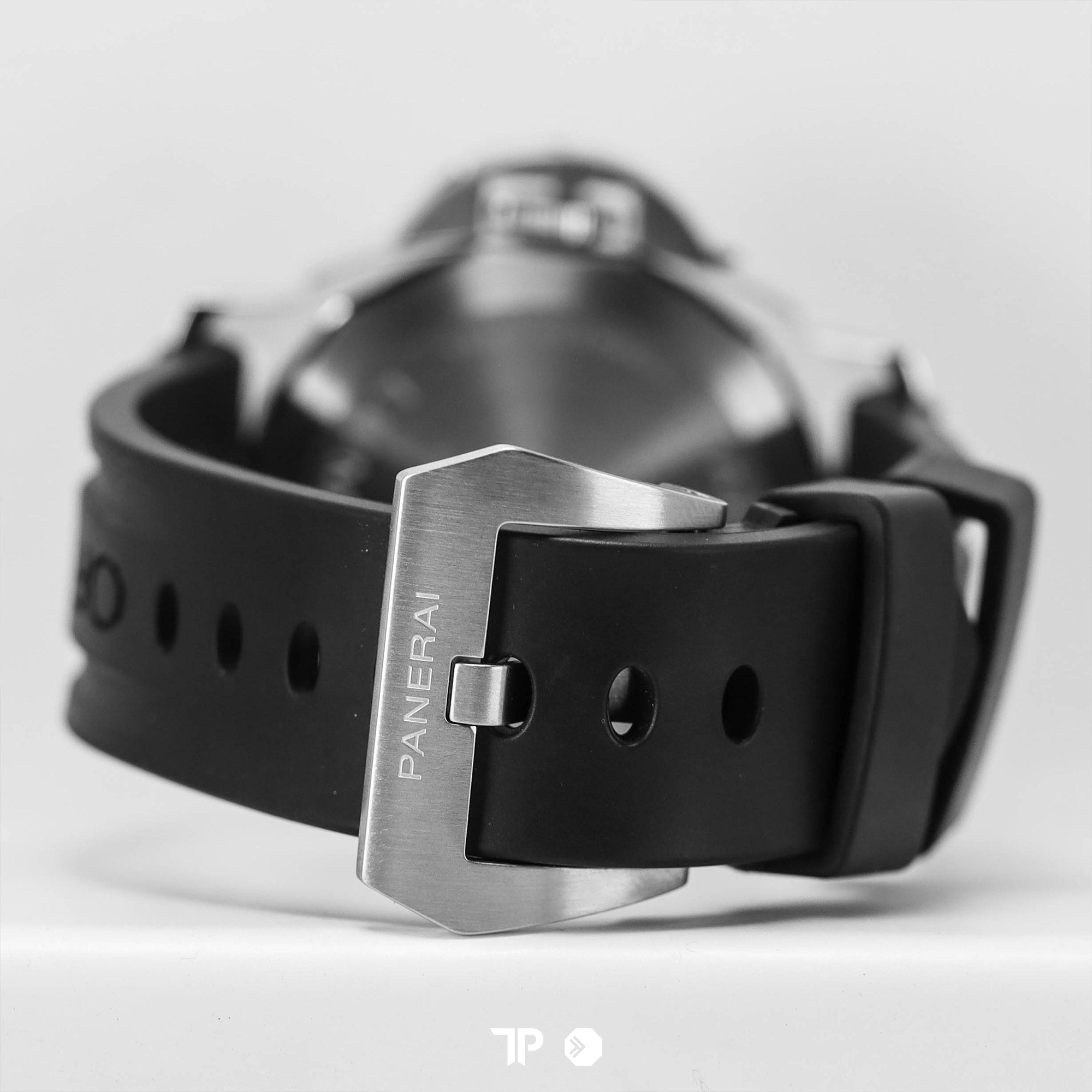 Luminor Base Logo Steel PAM1086 44mm (2023)