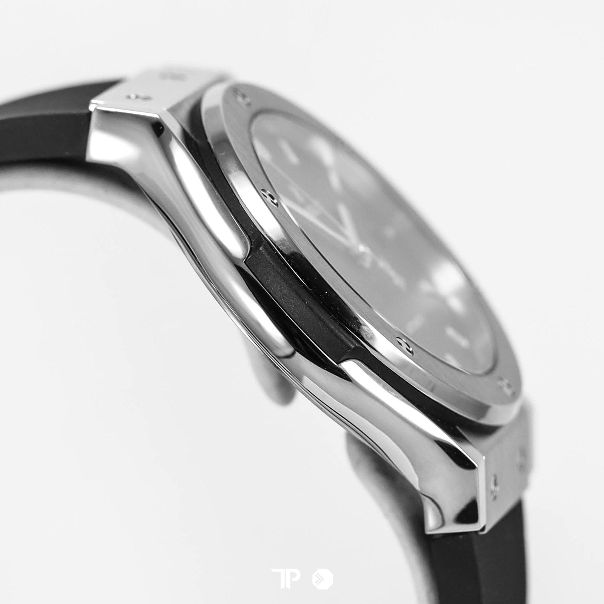 Classic Fusion Black Titanium 42mm (2024)