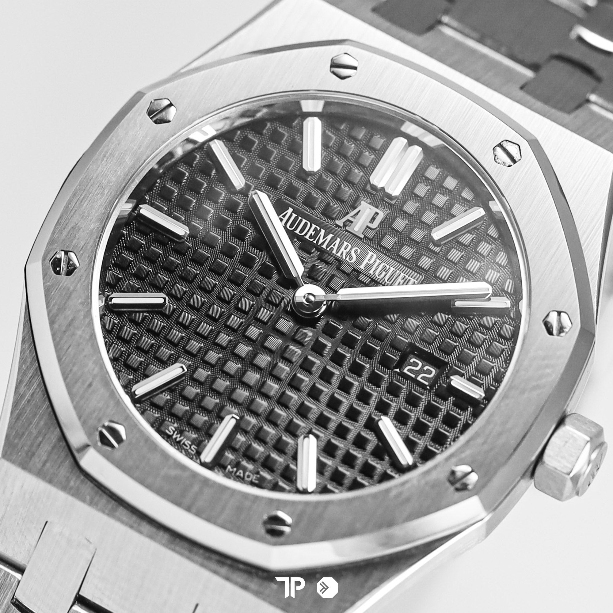 Royal Oak Quartz Black Tapisserie Dial 33mm (2017)