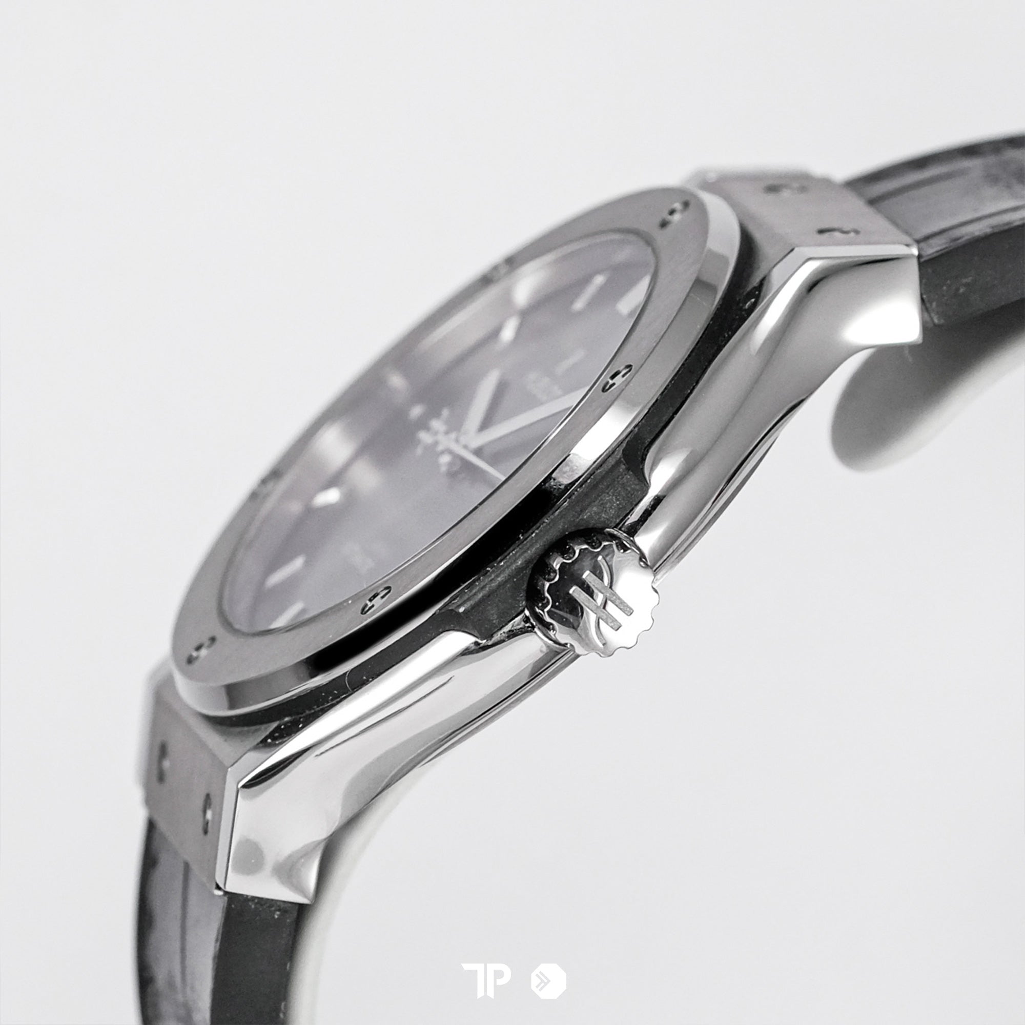 Classic Fusion Grey Titanium 42mm (2024)