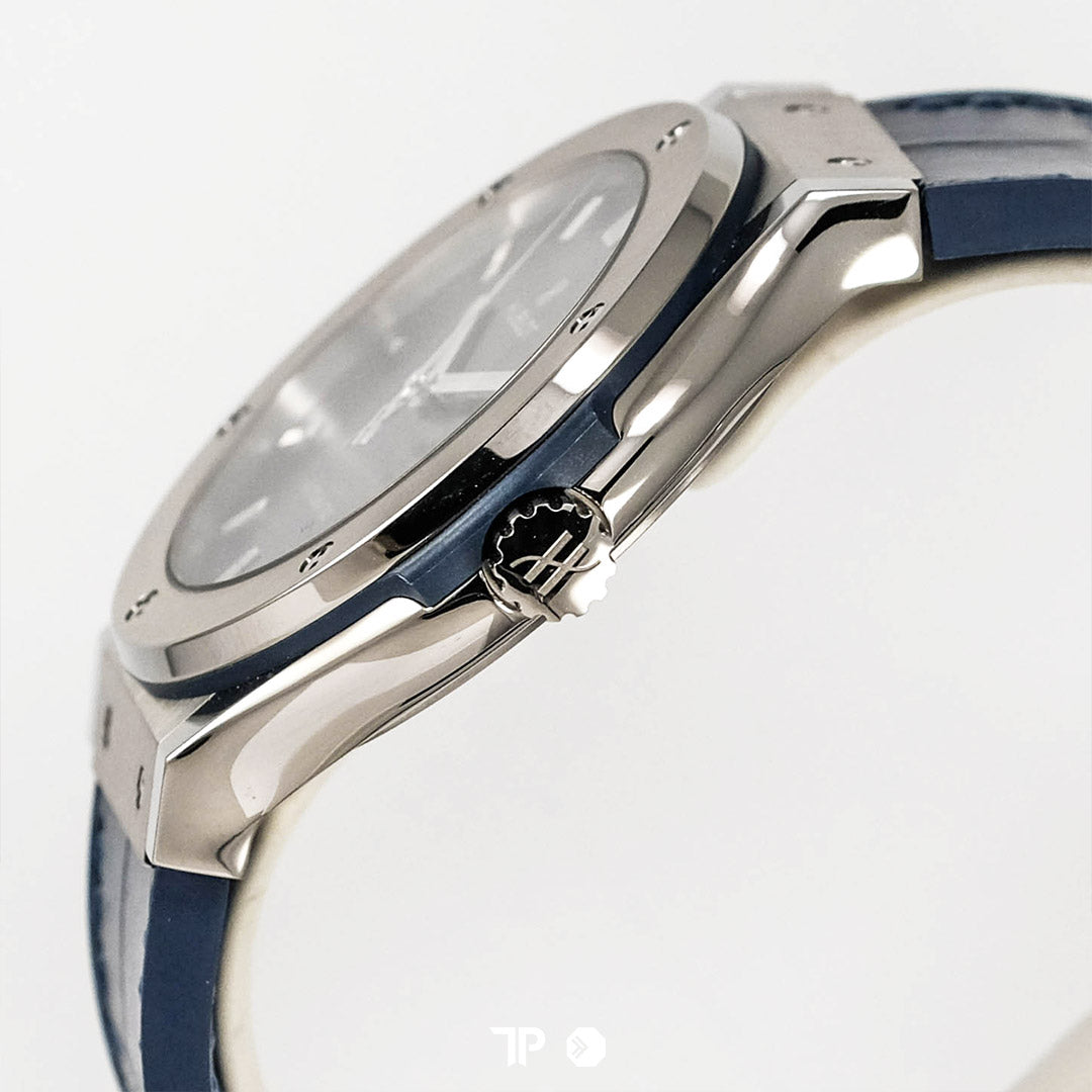 Classic Fusion Blue Titanium 42mm LIKE NEW (2026)