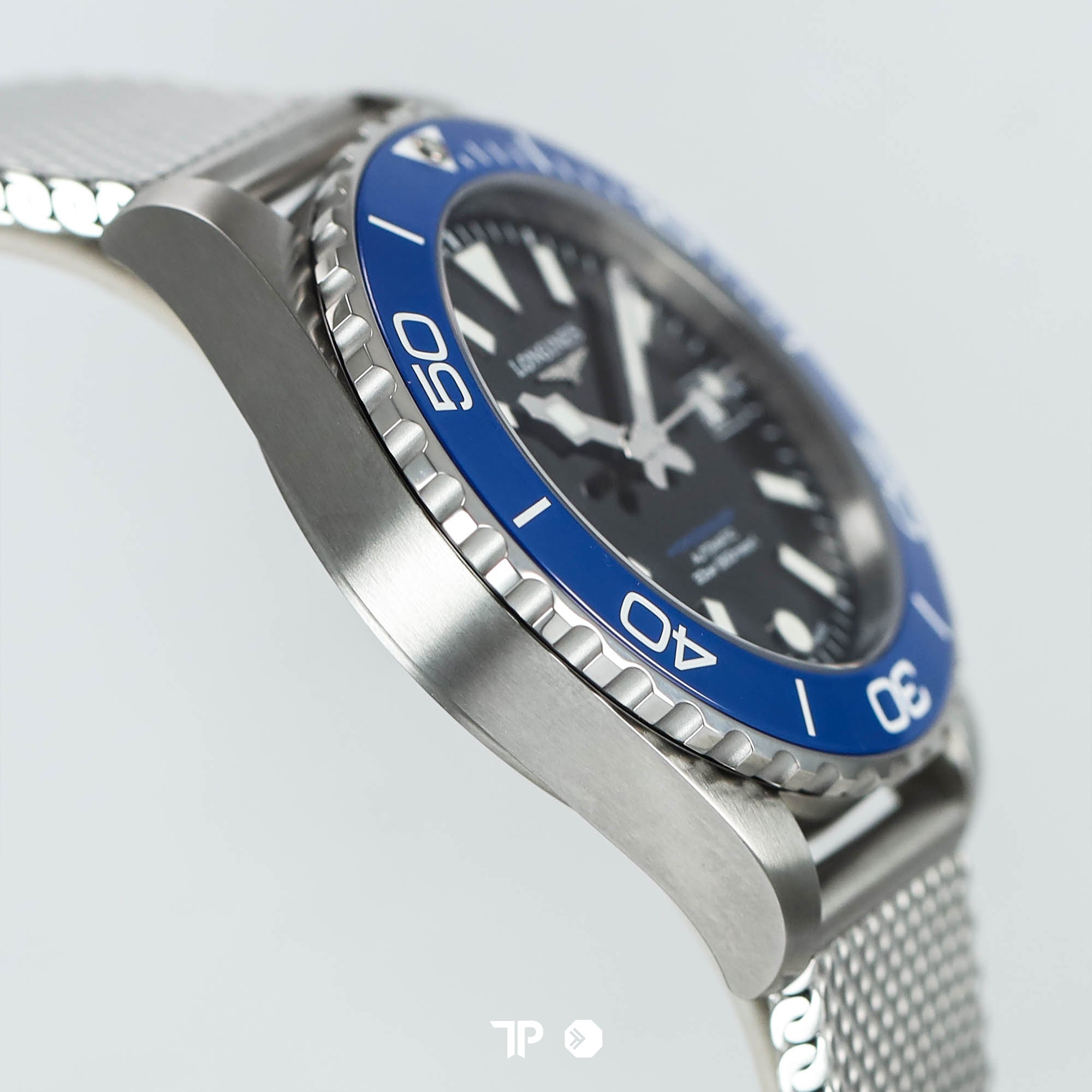 HydroConquest Blue Bezel Black Dial Mesh Bracelet 39mm NEW(2026)