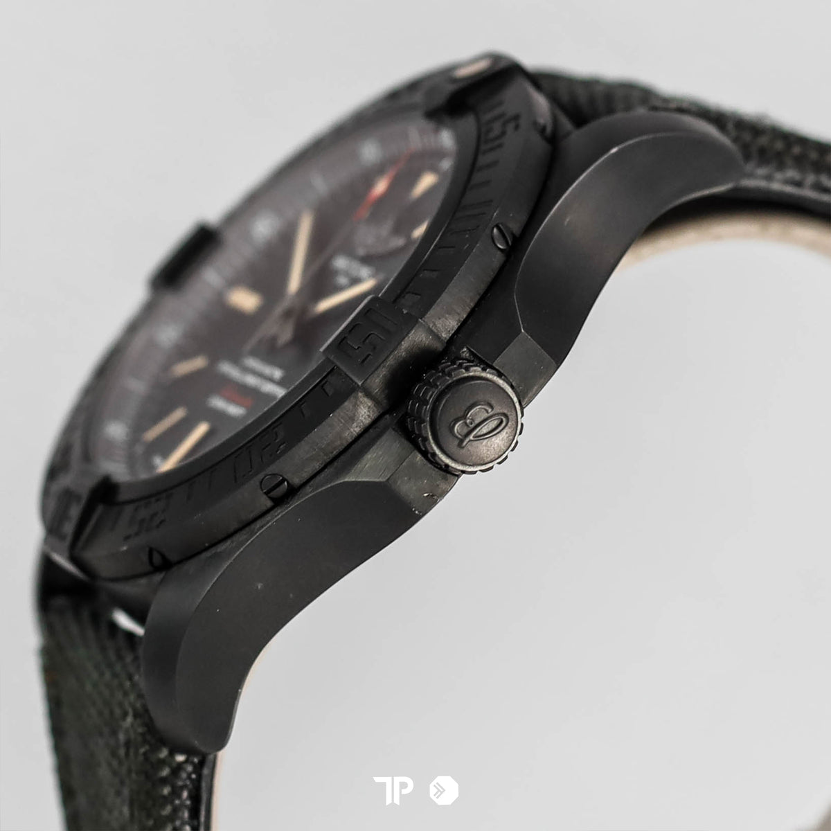 Avenger Blackbird Titanium 48mm