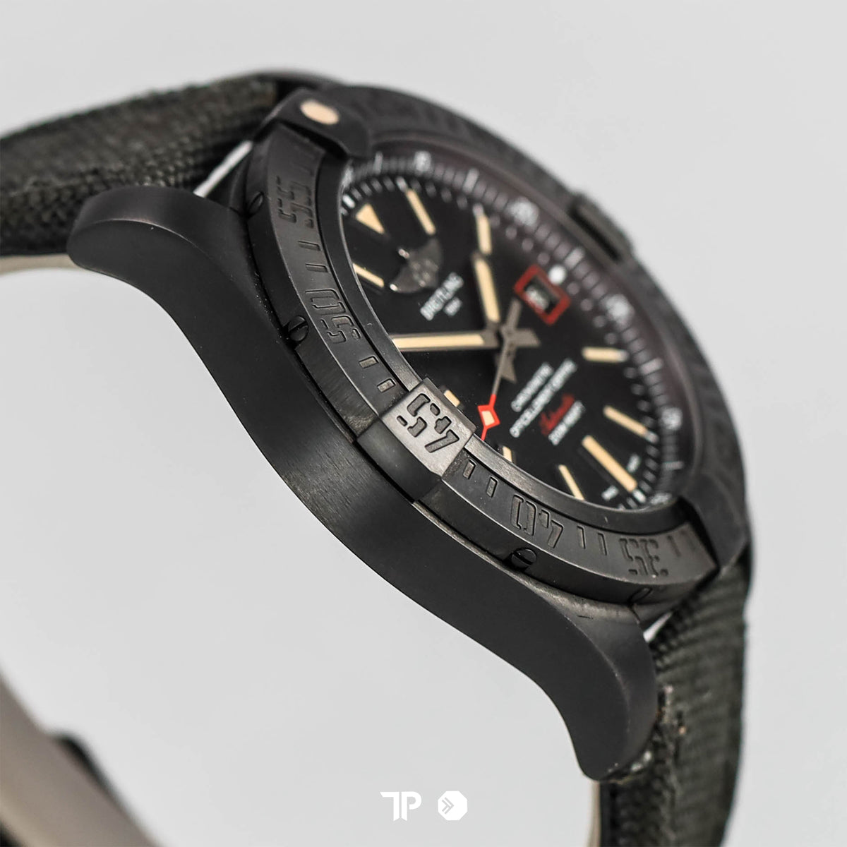 Avenger Blackbird Titanium 48mm