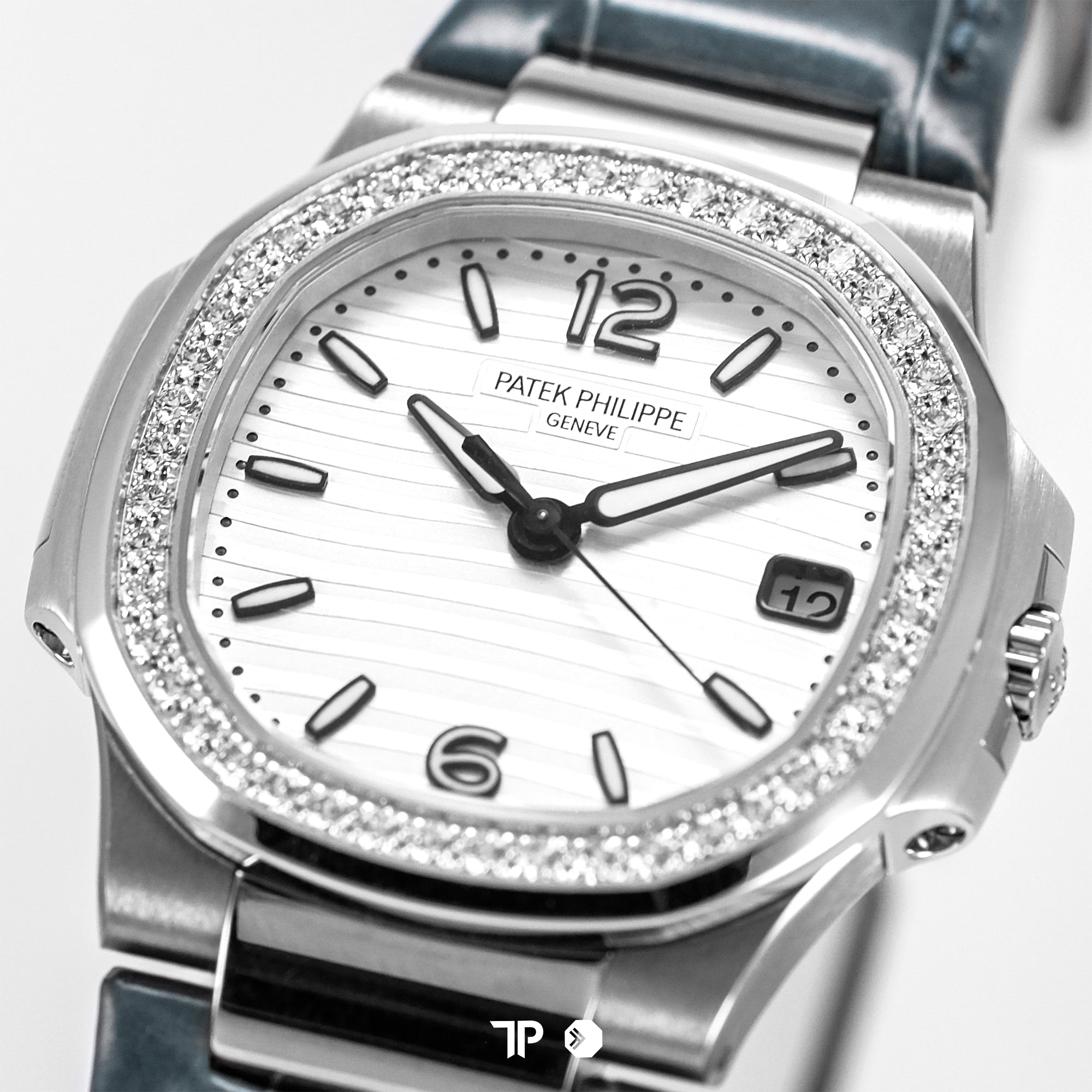 Nautilus 7010G-011 White Gold Diamond Bezel 32mm (2014)
